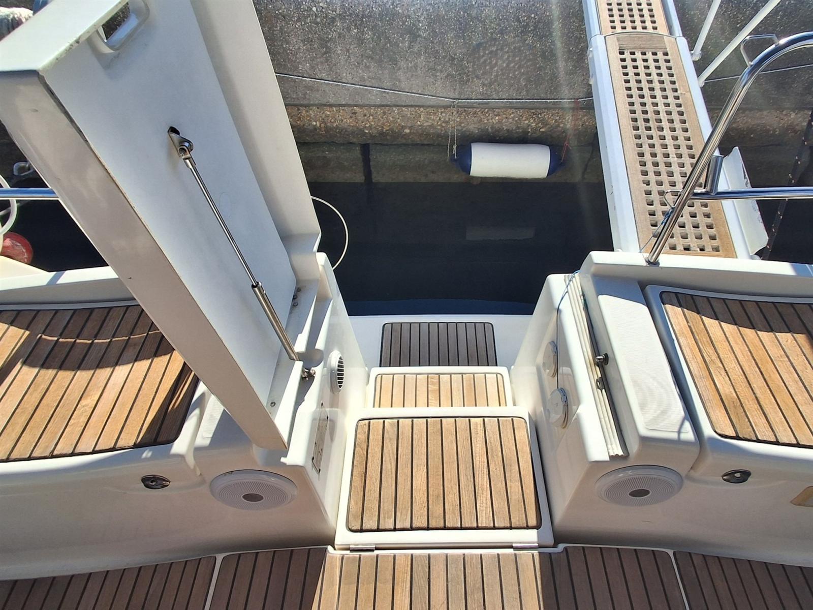 beneteau Oceanis 43