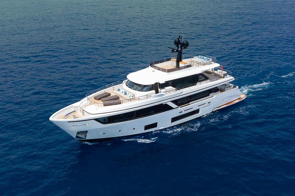custom line Navetta 30