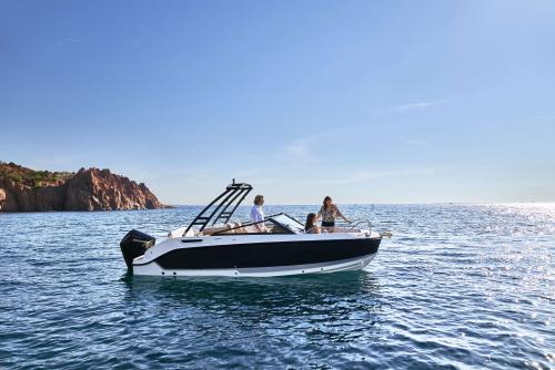 quicksilver Activ 675 bowrider