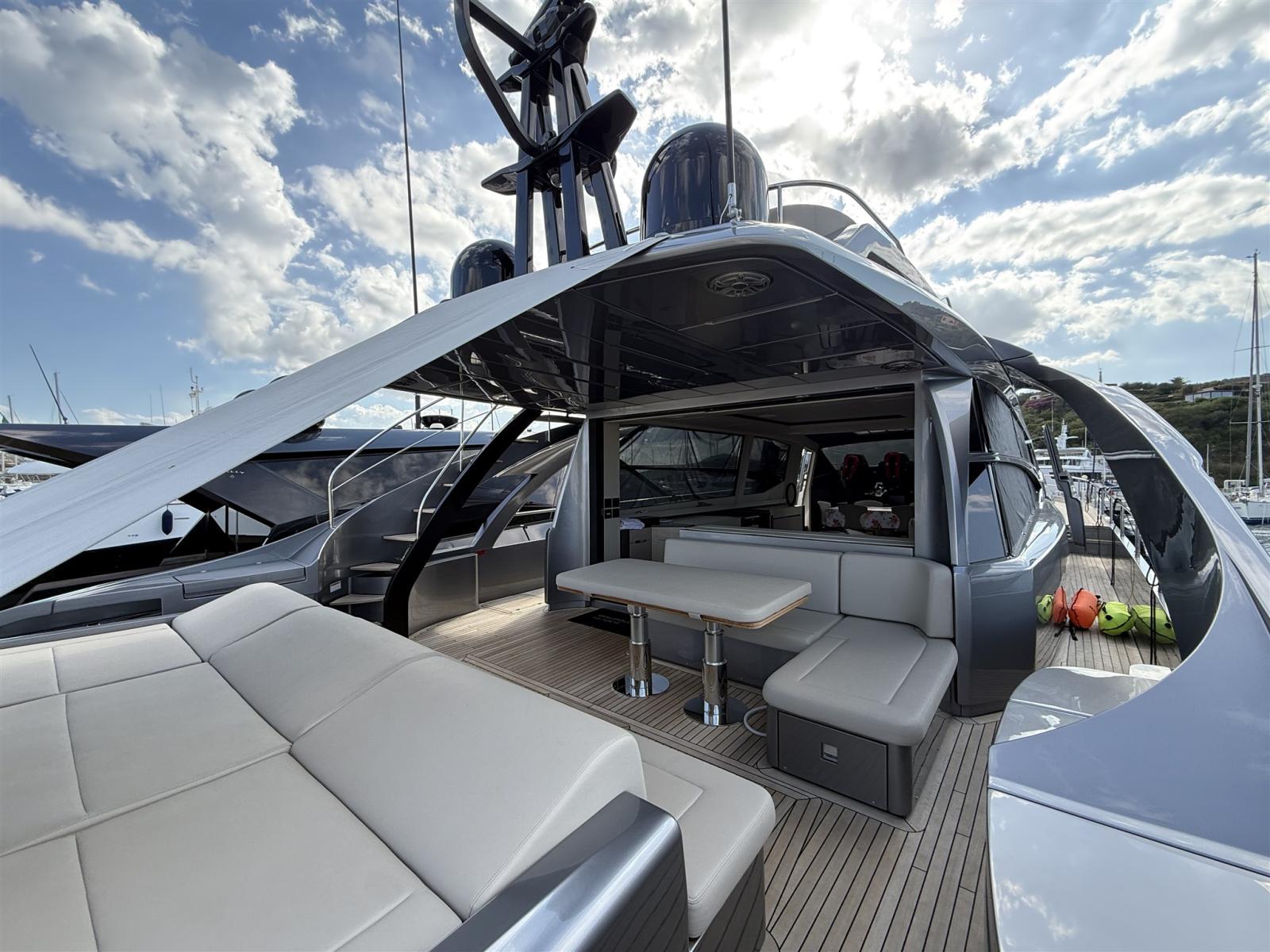 pershing 8x