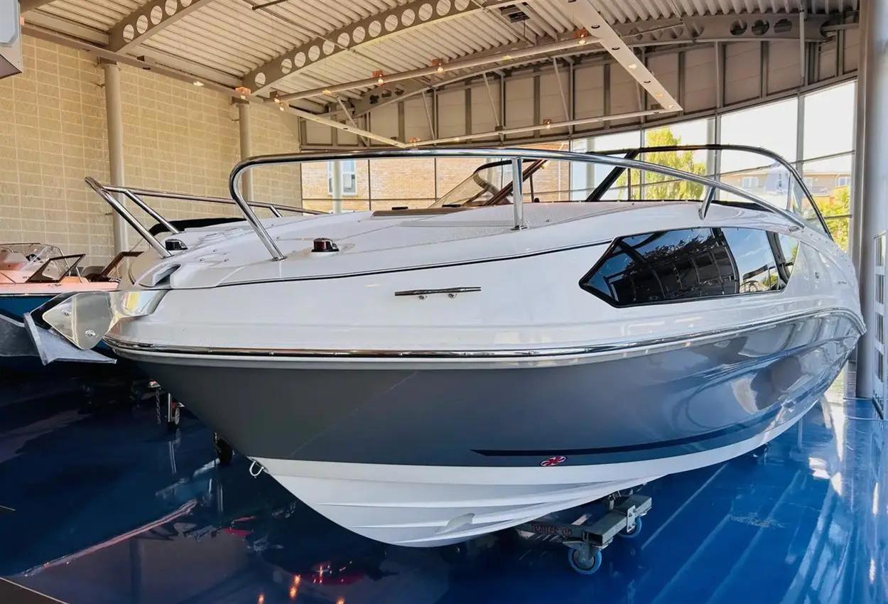 bayliner Vr6 cuddy outboard