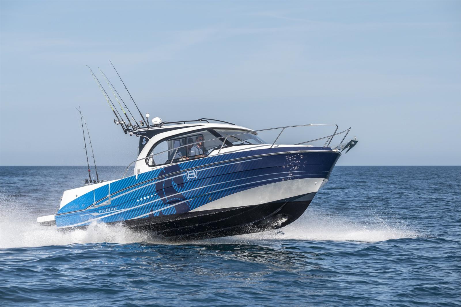 beneteau Antares 8 fishing