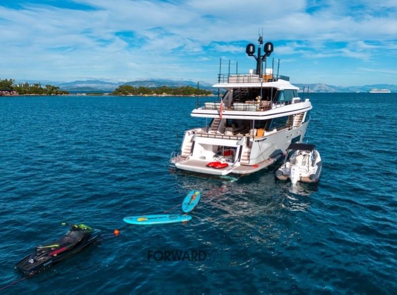 custom line Navetta 30