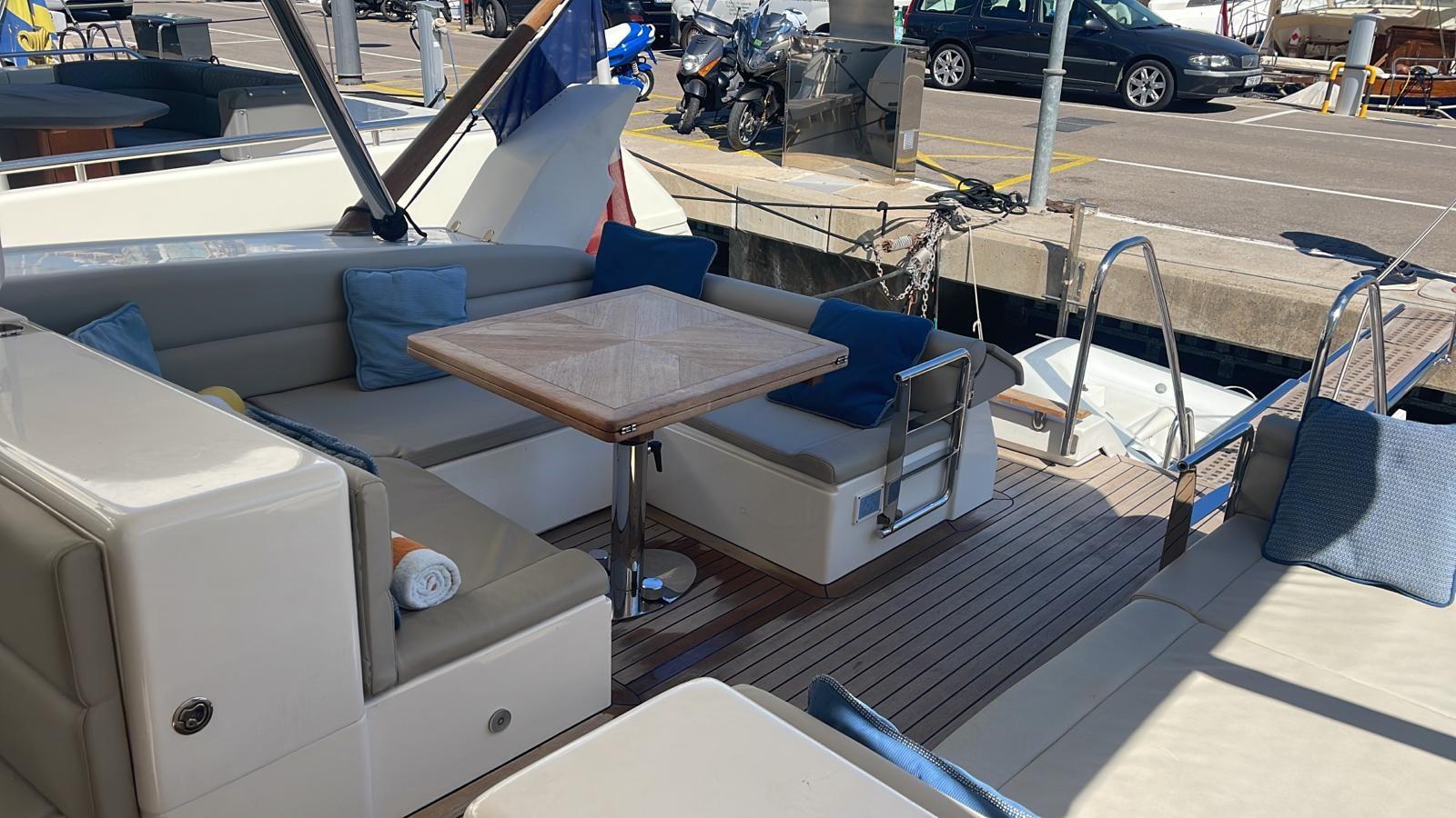 guy couach 2100 open