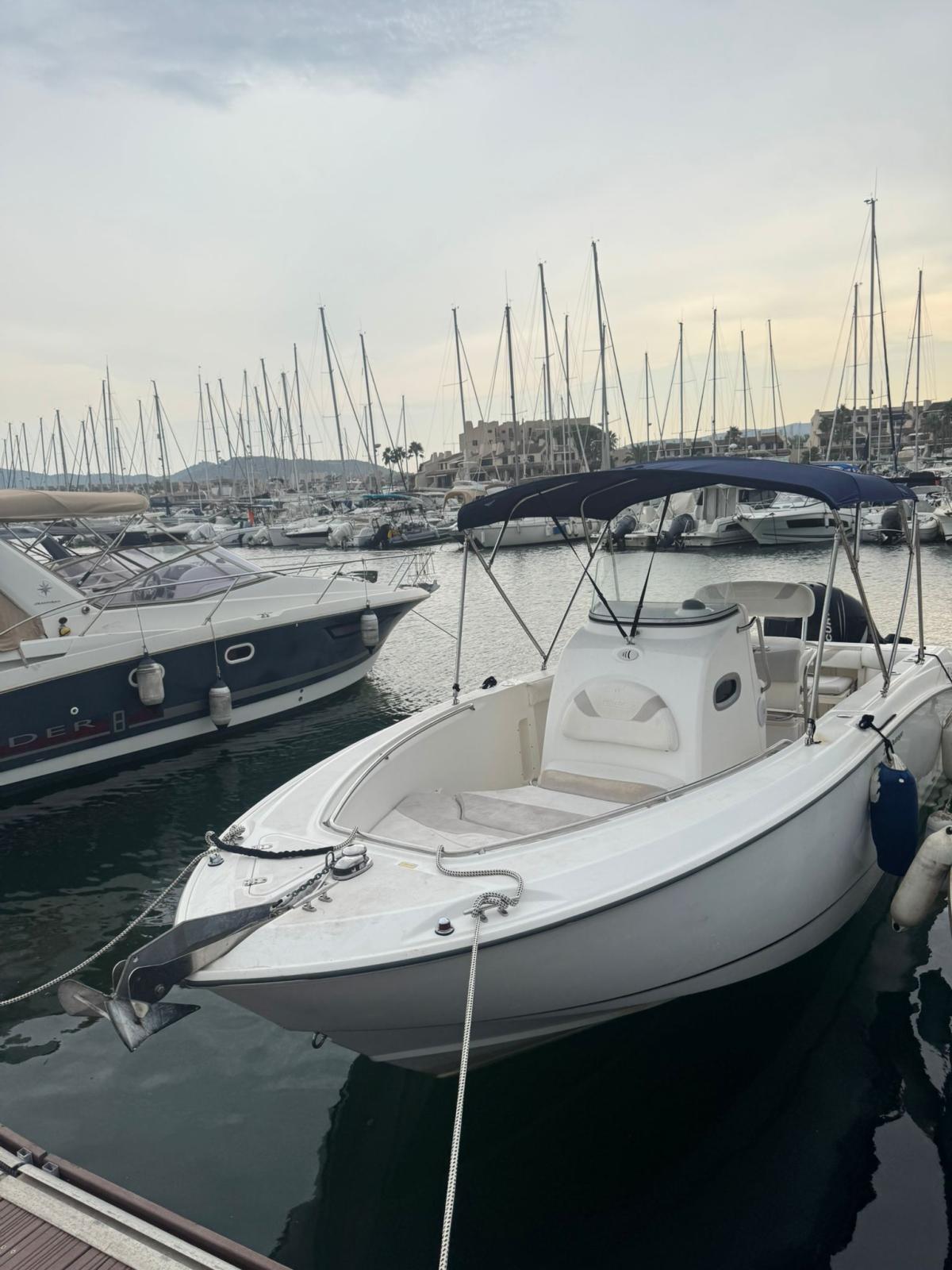 boston whaler 240 outrage