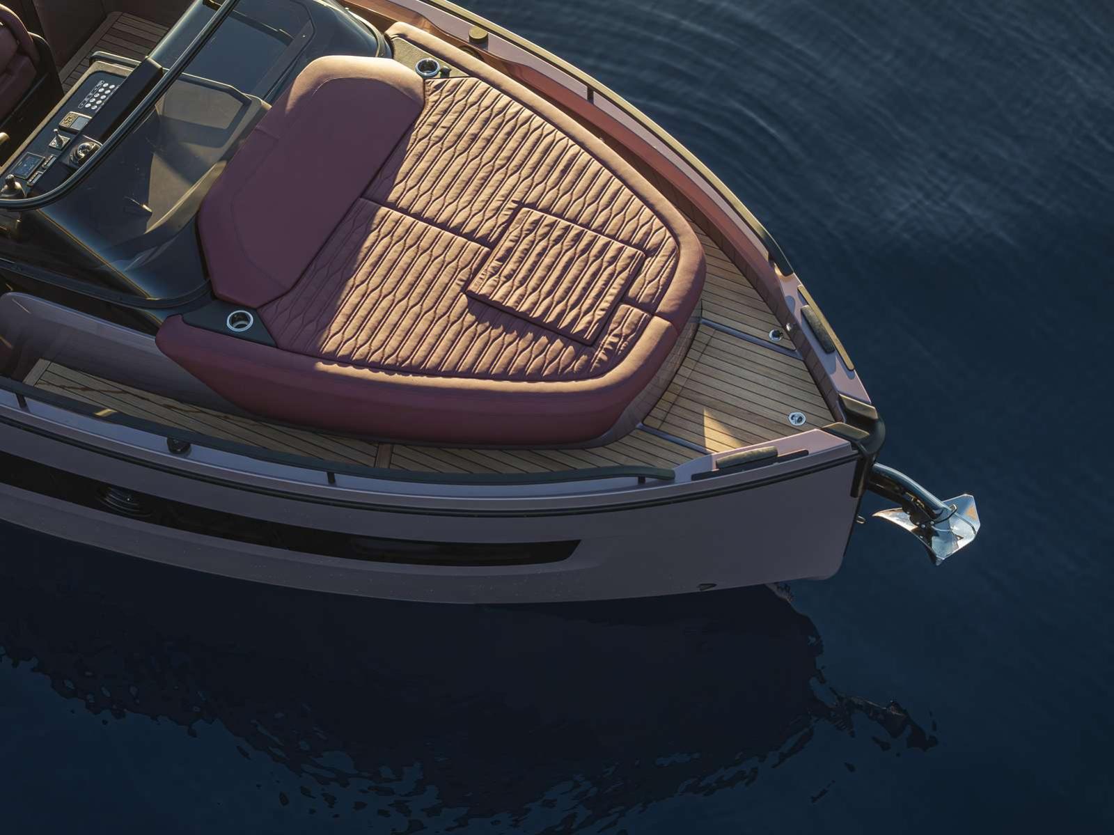 cranchi A32 luxury tender