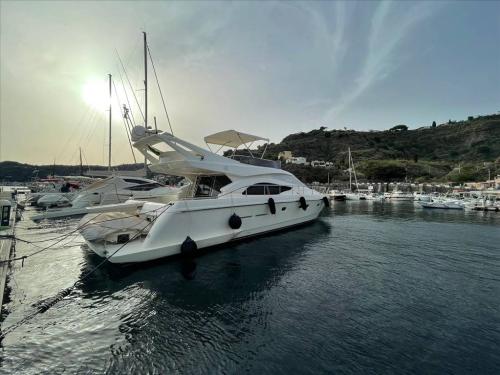 Ferretti yachts ferretti 530