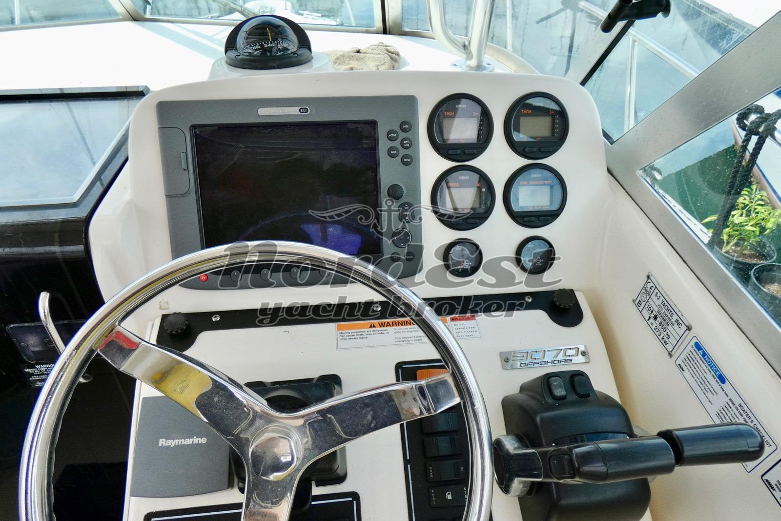 pursuit Tiara 3070