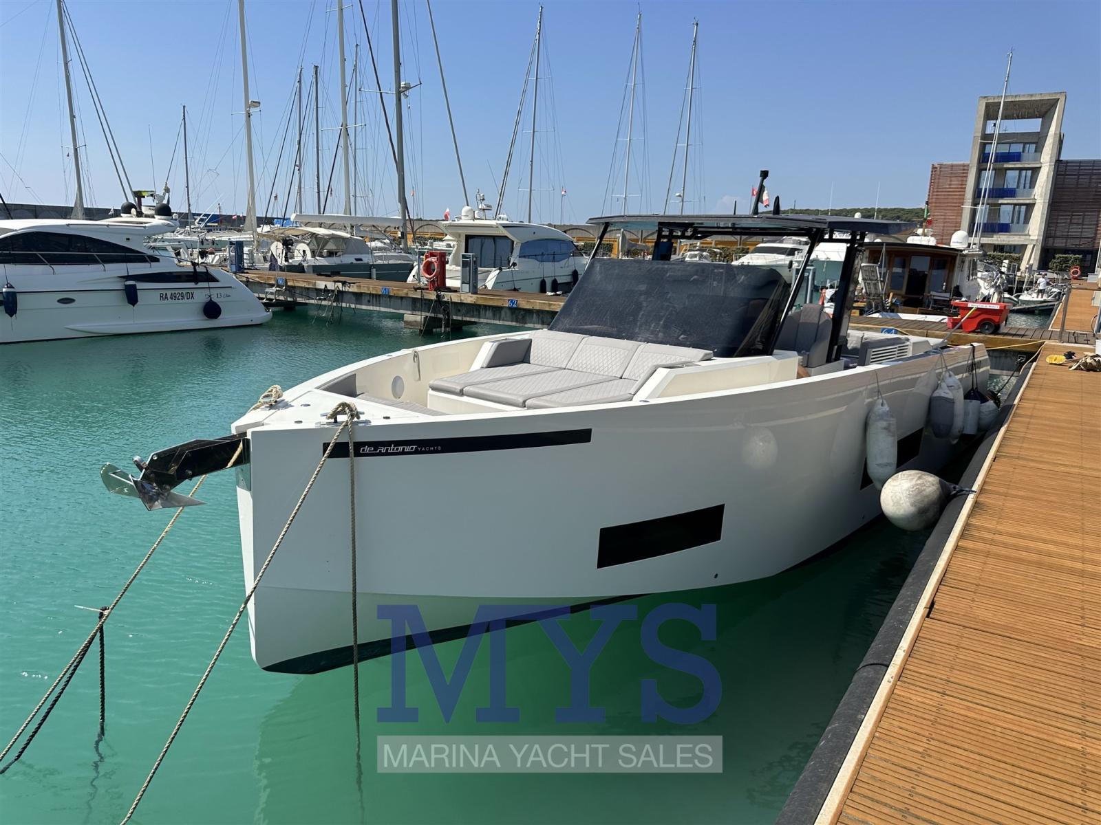 de antonio yachts D42 open