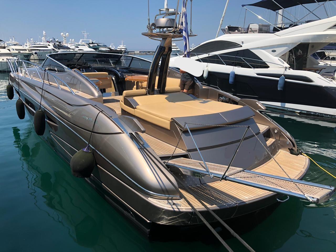 riva 52 rivale