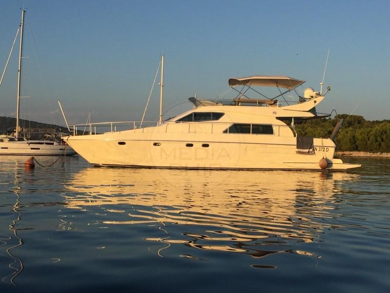 ferretti 150