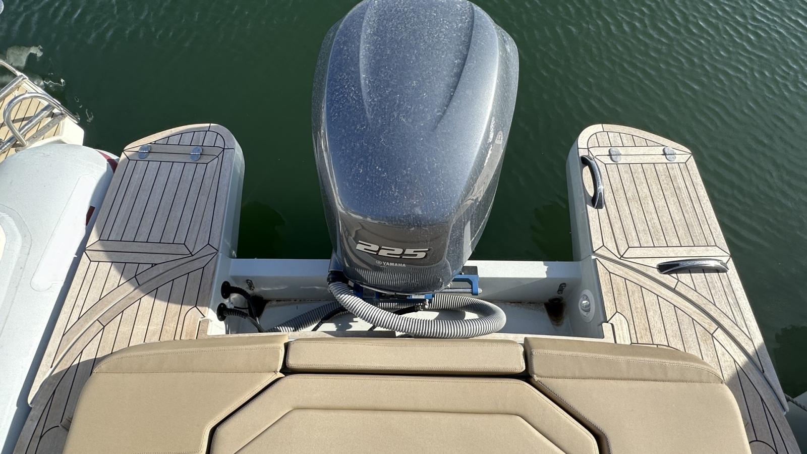 clear marine Libra 750 open