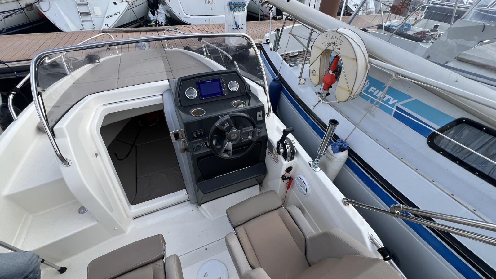 quicksilver 605 sundeck