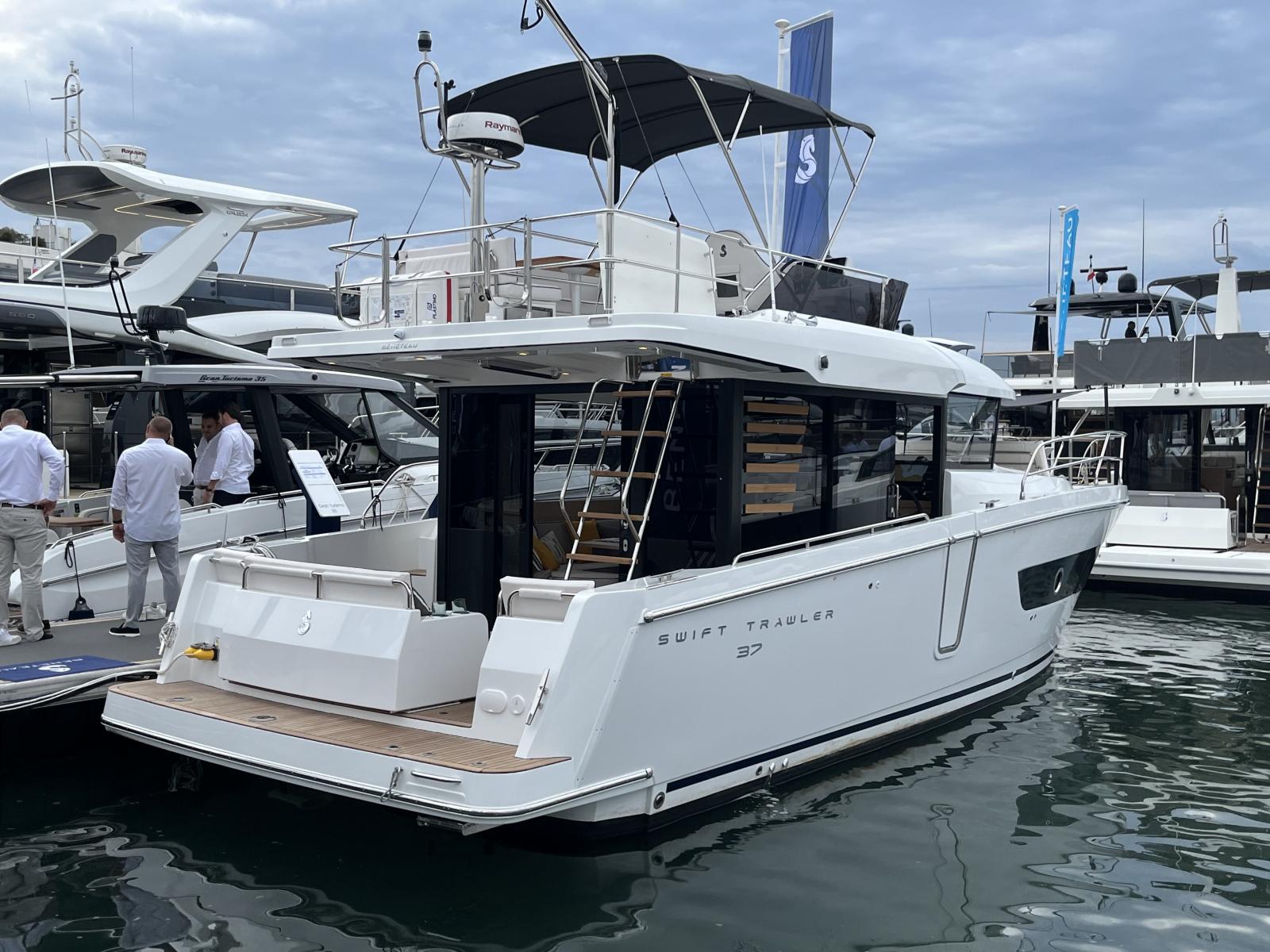 beneteau Swift trawler 37 fly