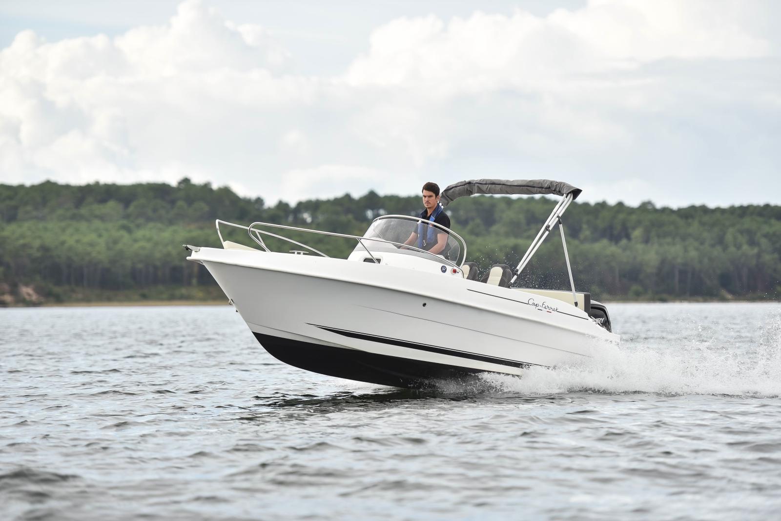 b2 marine Cap ferret 572 open