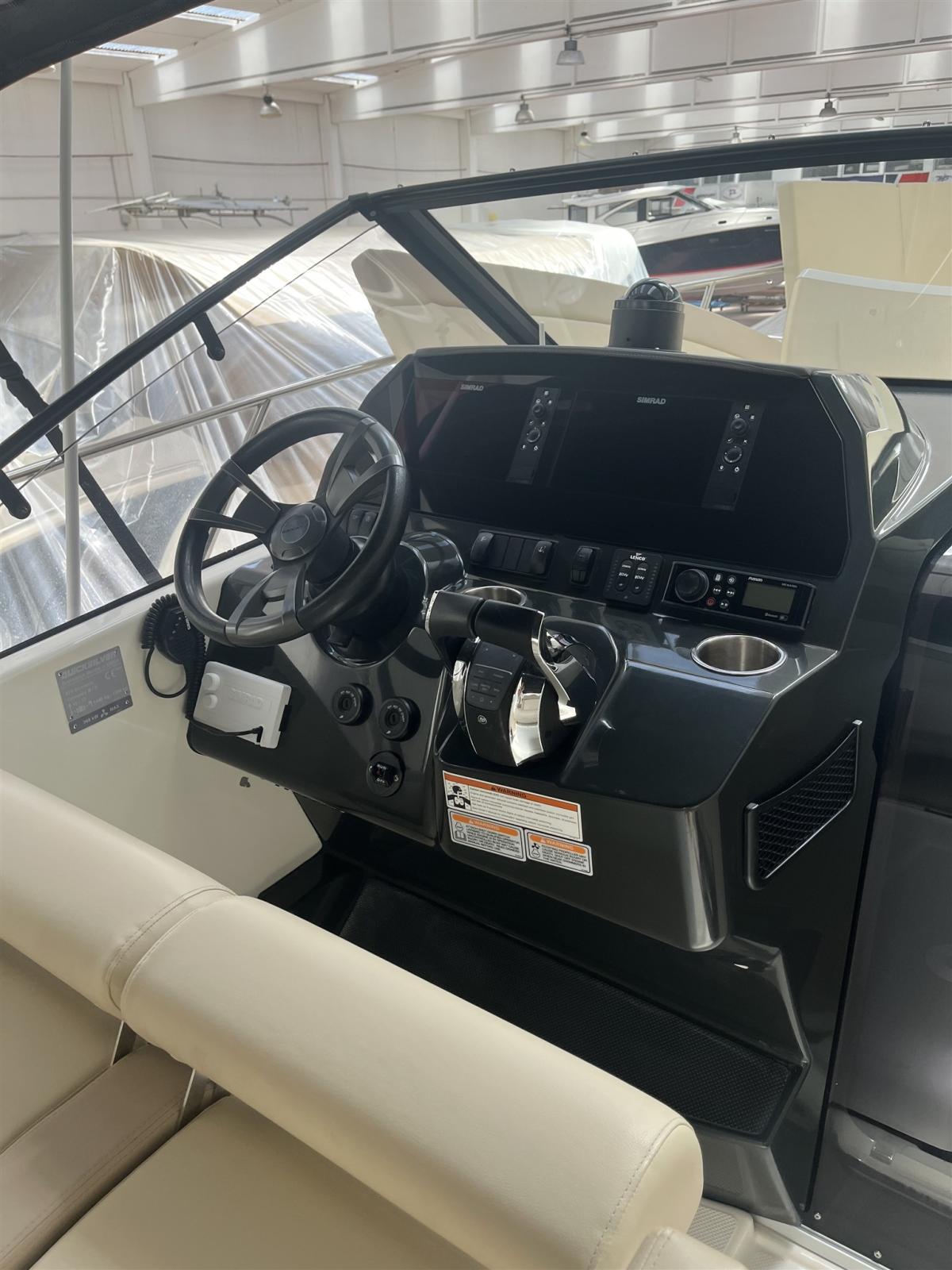 quicksilver Active 875 sundeck