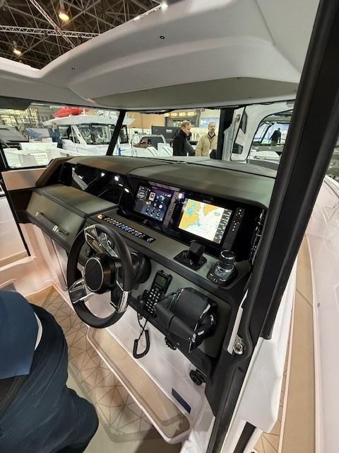 axopar 38 cross cabin