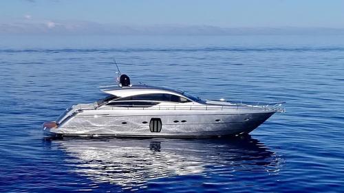Pershing 64