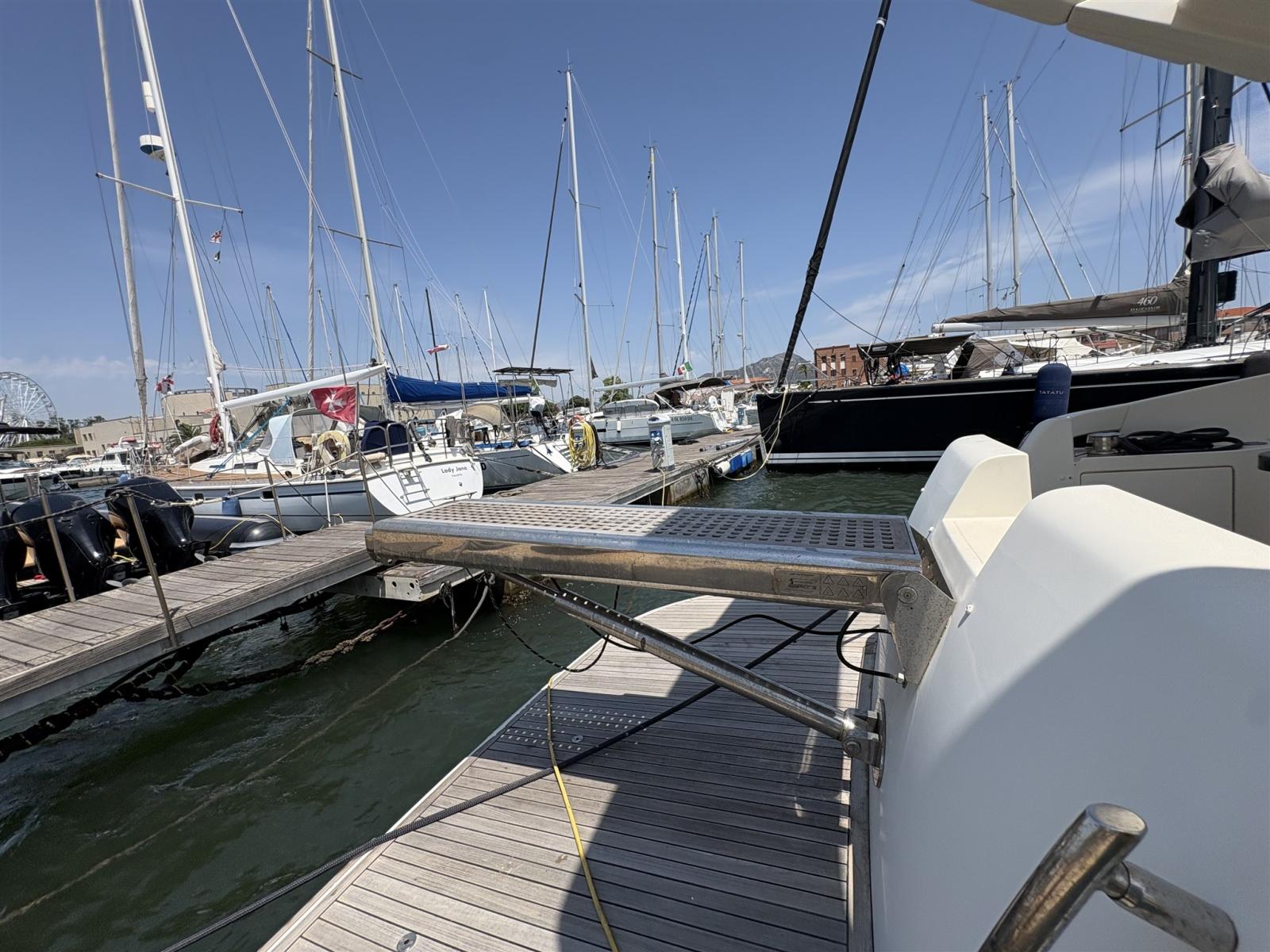 azimut 46