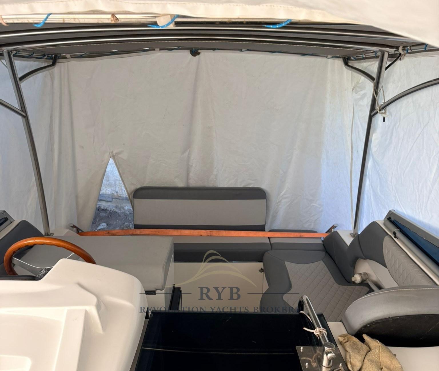 manara 27 cabin
