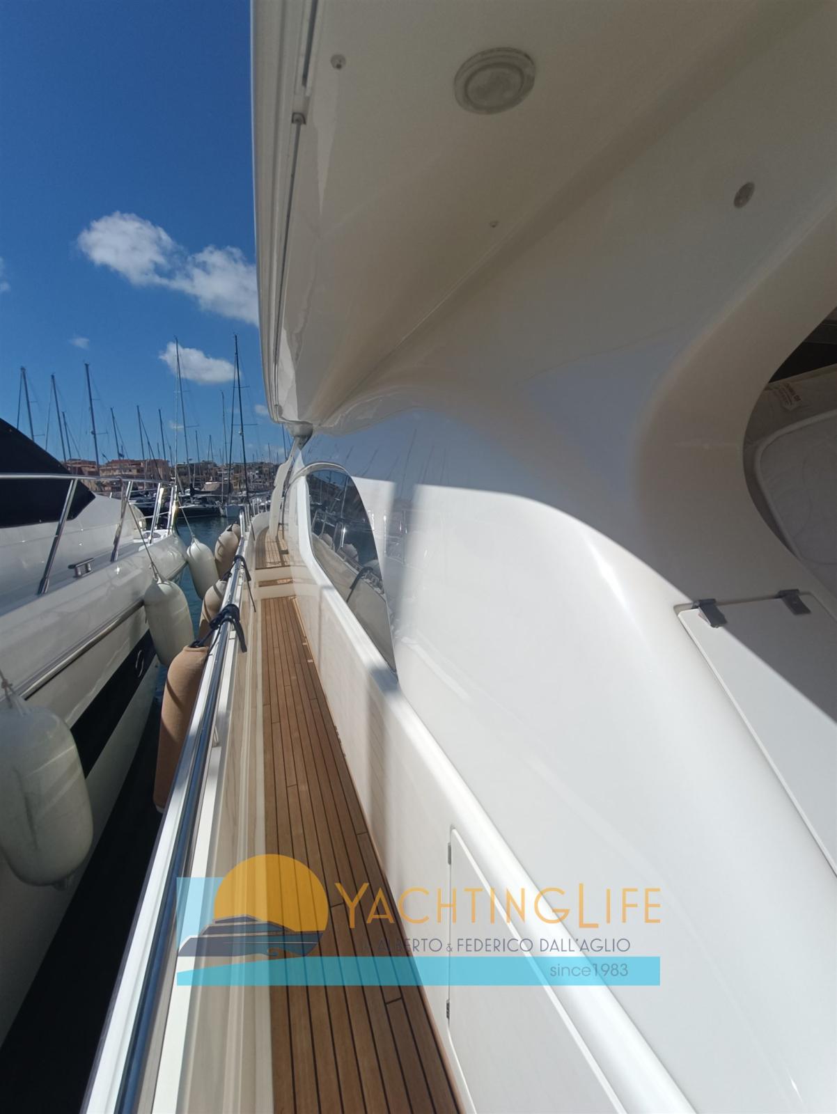 ferretti yachts Ferretti 810