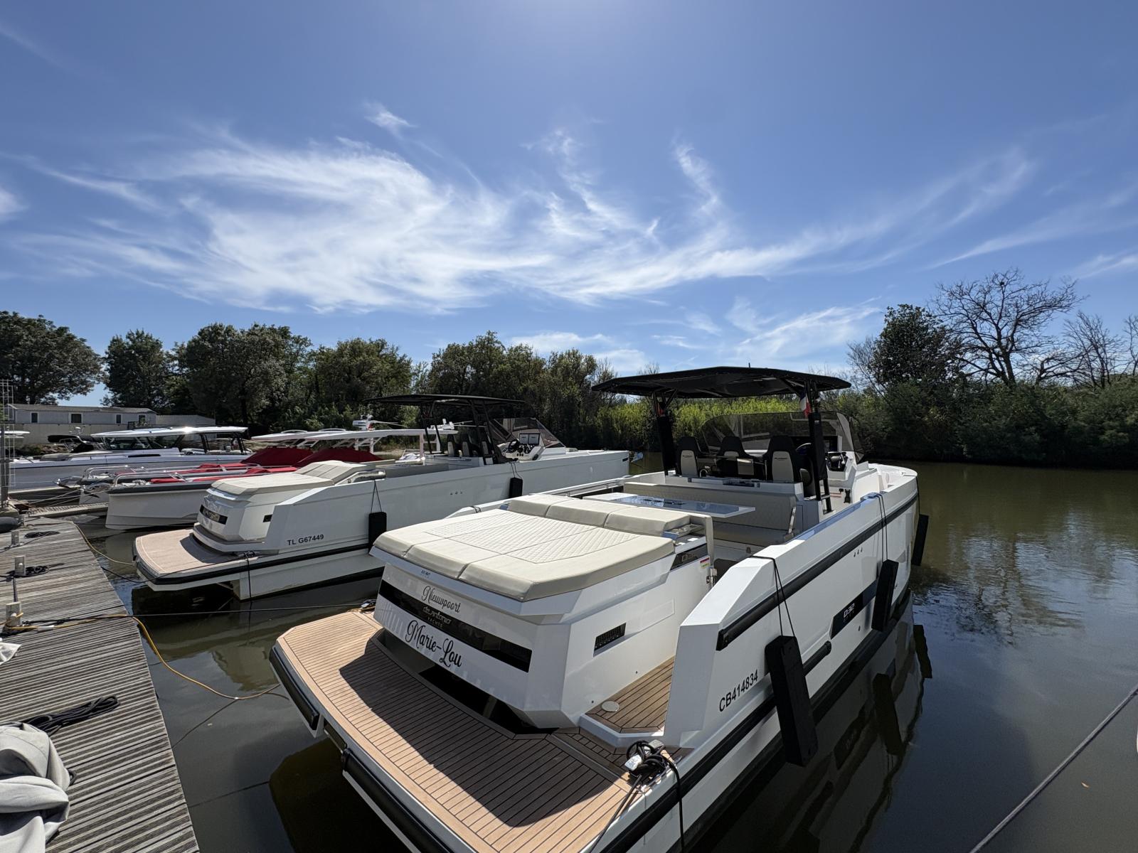 de antonio yachts D32