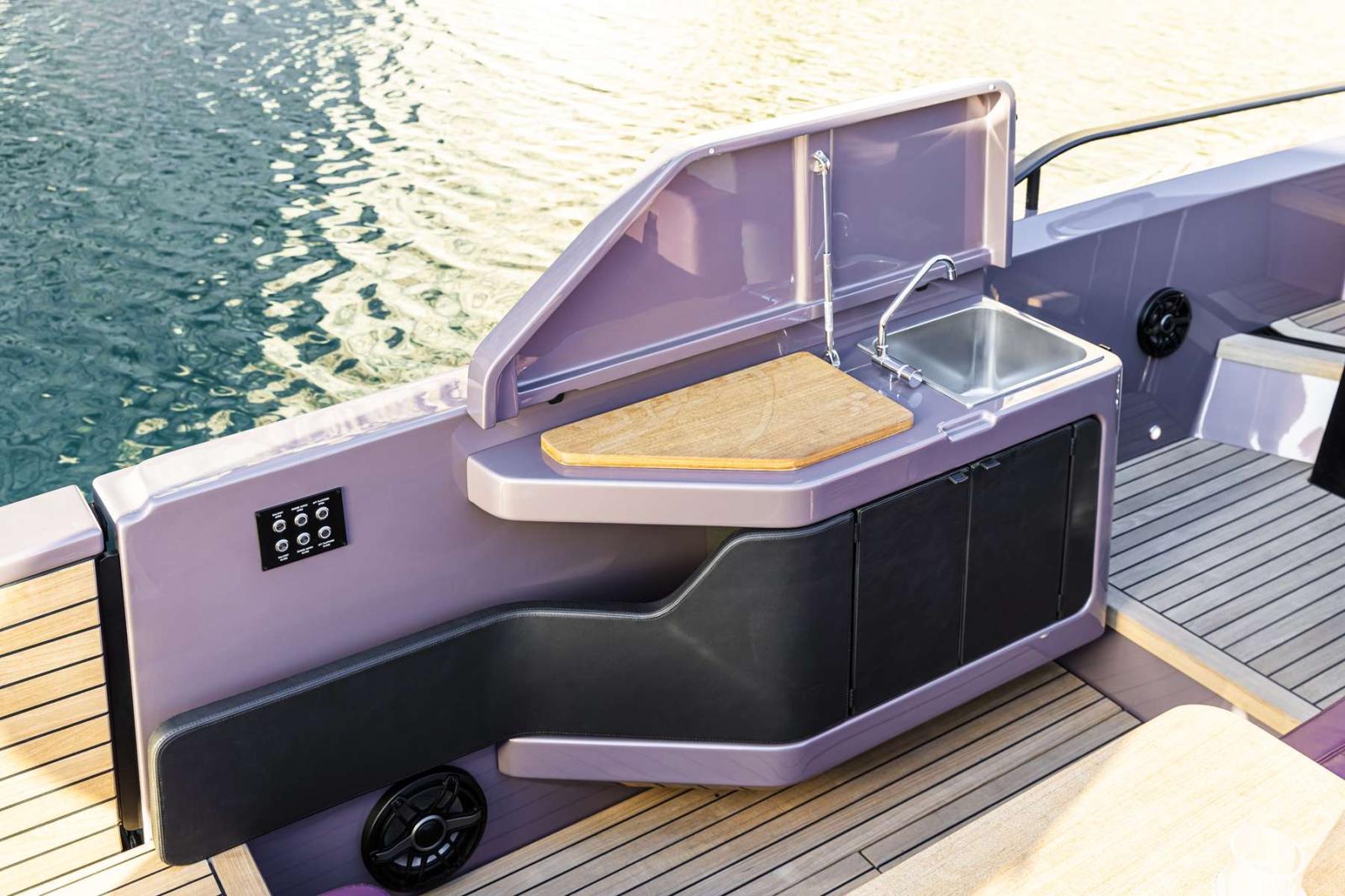 cranchi A32 luxury tender