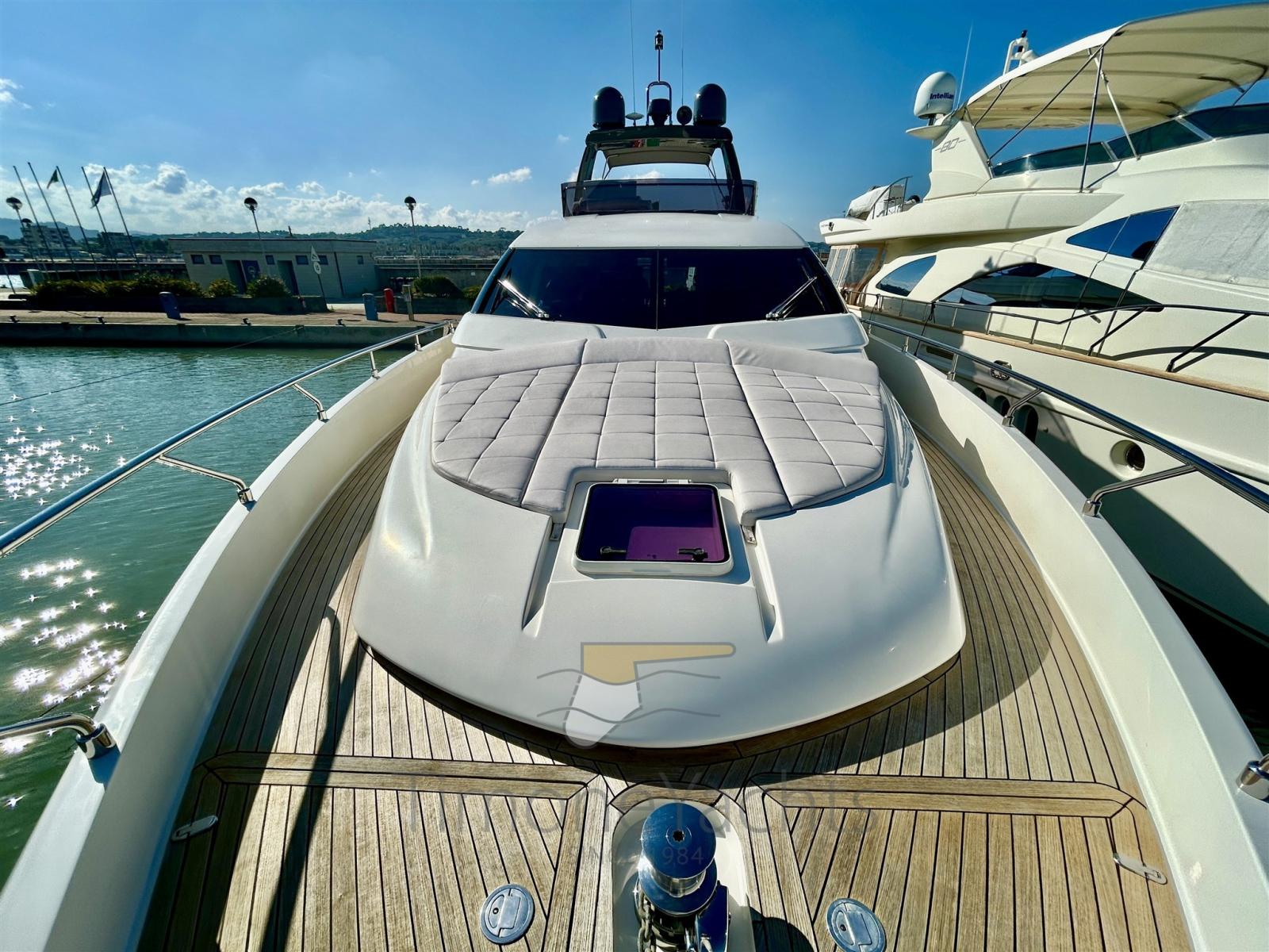 ferretti yachts 700