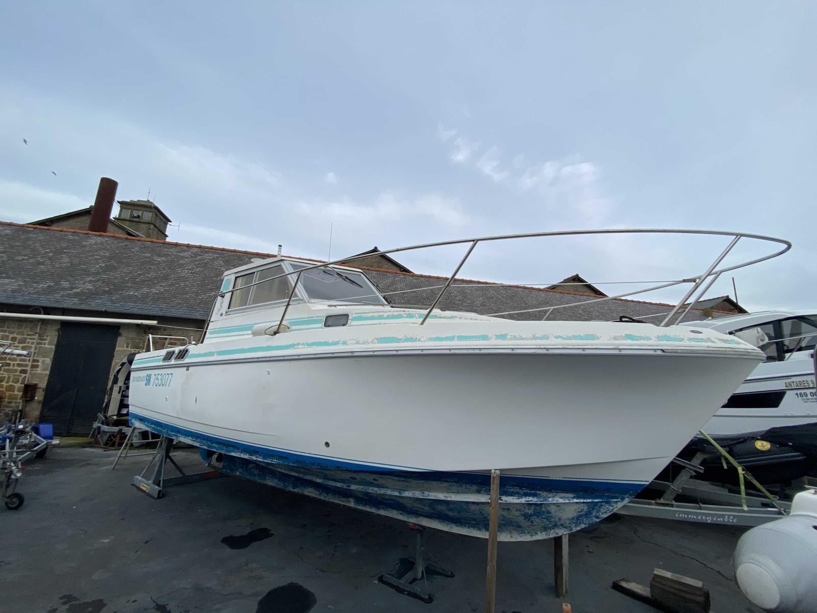 beneteau Antares 800