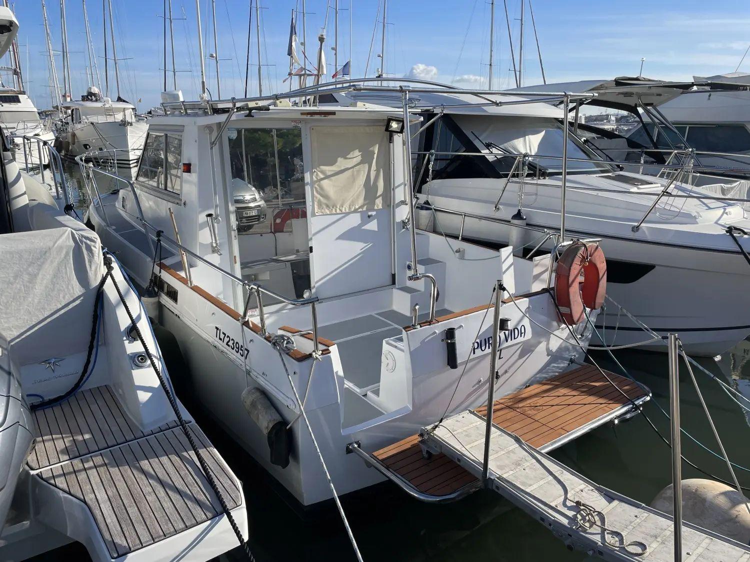 beneteau Antares 800