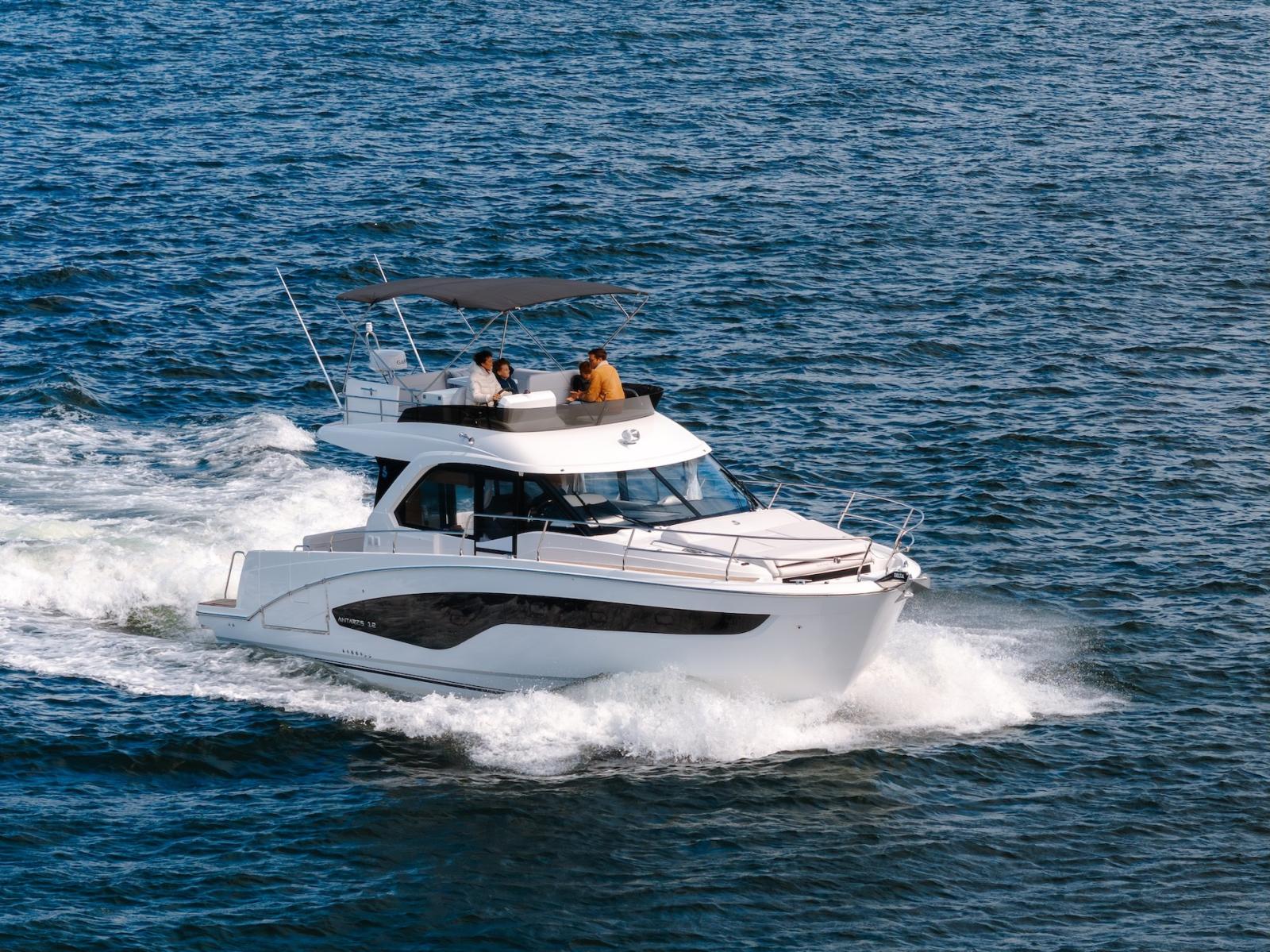 beneteau Antares 12 fly