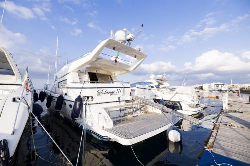 Johnson yacht johnson 63