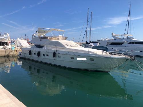 Ferretti yachts altura 54