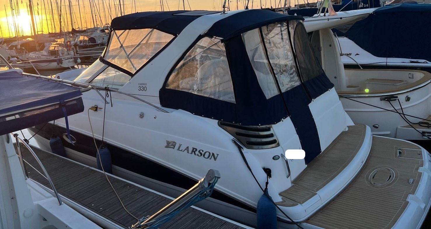 larson boats Cabrio 330