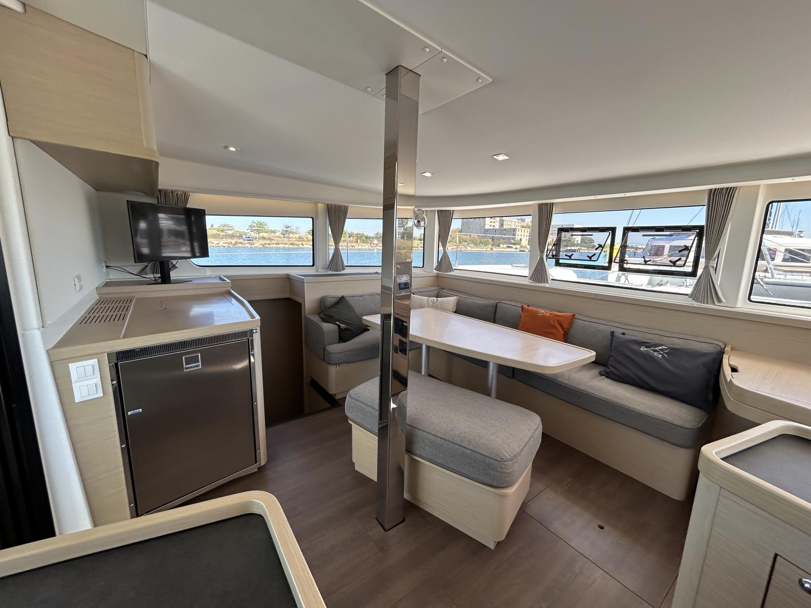 lagoon 42