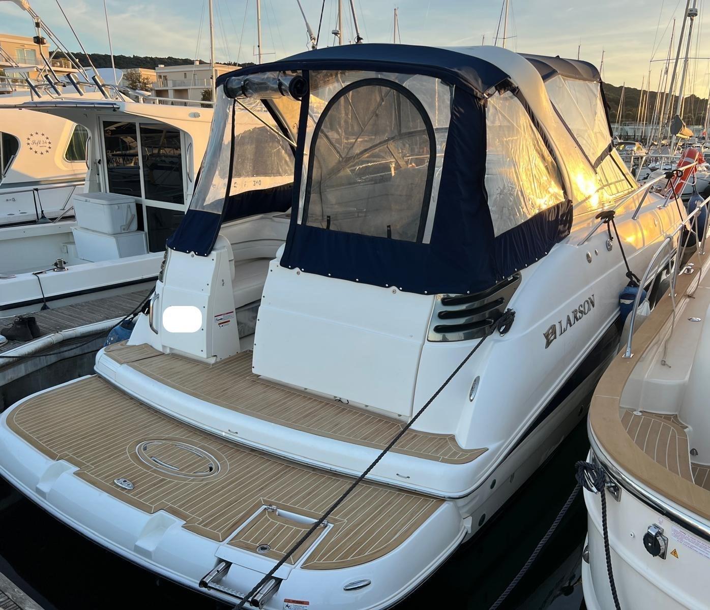 larson boats Cabrio 330