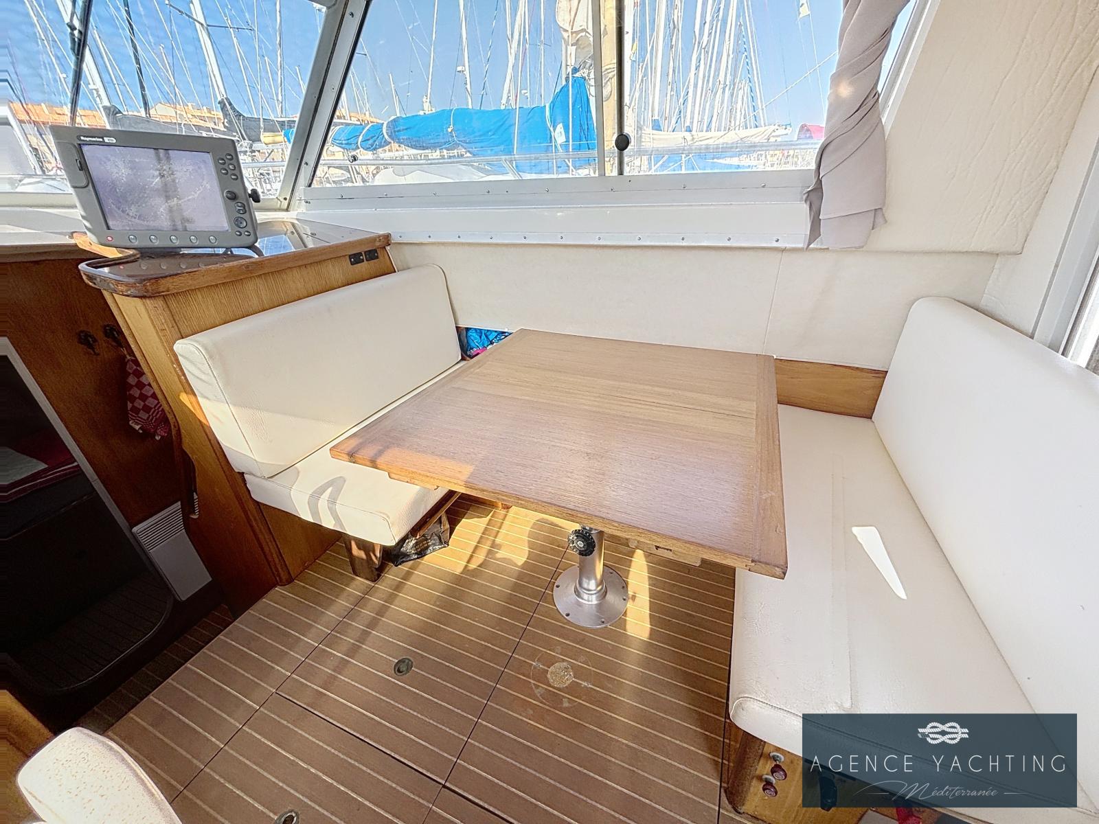 beneteau Antares 860