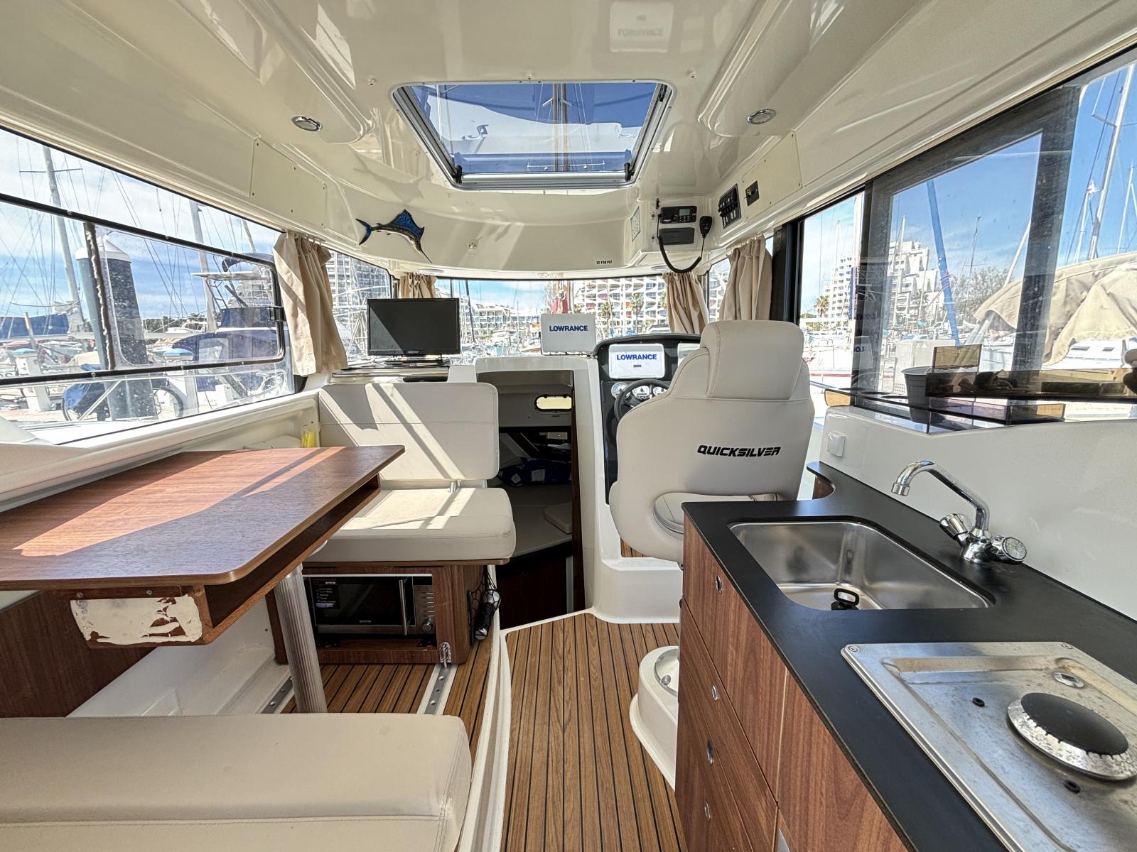 quicksilver 905 Pilothouse