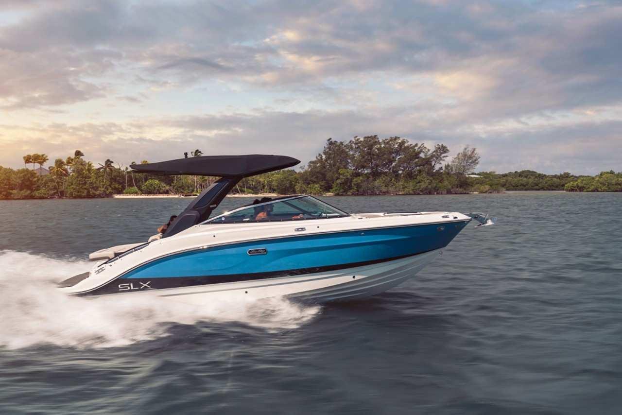 Nuovo modello Sea Ray SLX 260: Stile sofisticato e innovazioni all'avanguardia