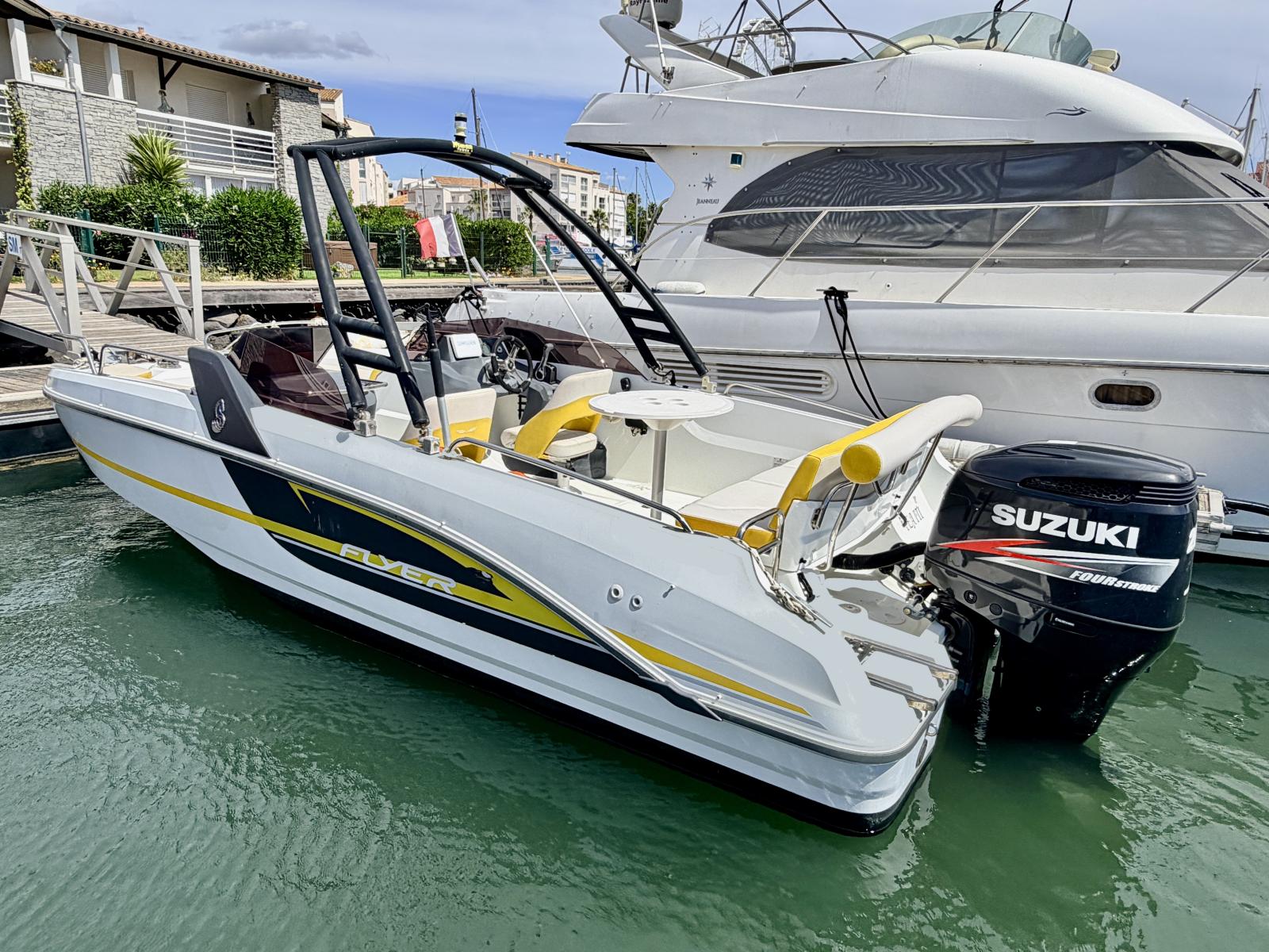 beneteau Flyer 6 Sport Deck