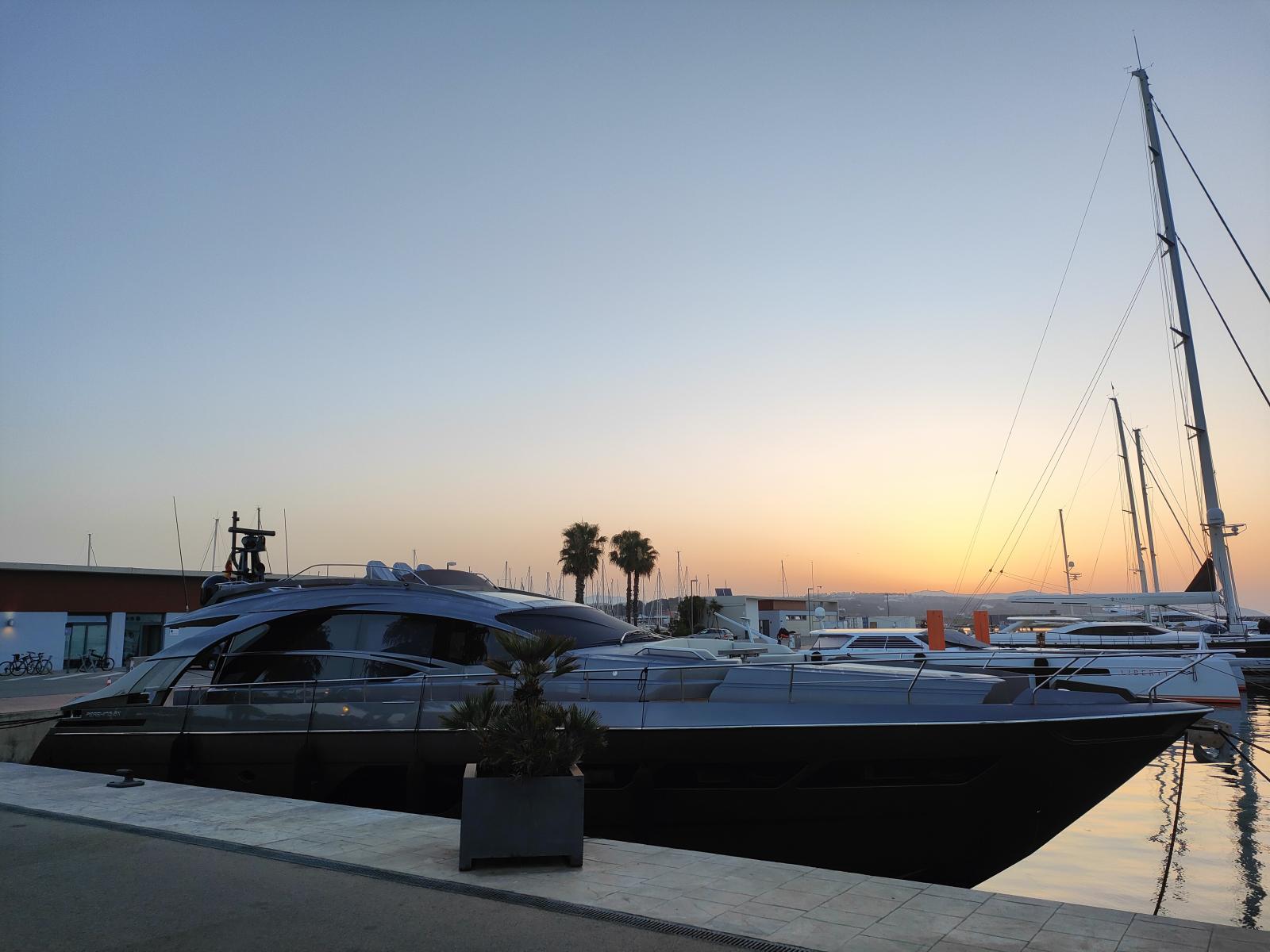 pershing 8X